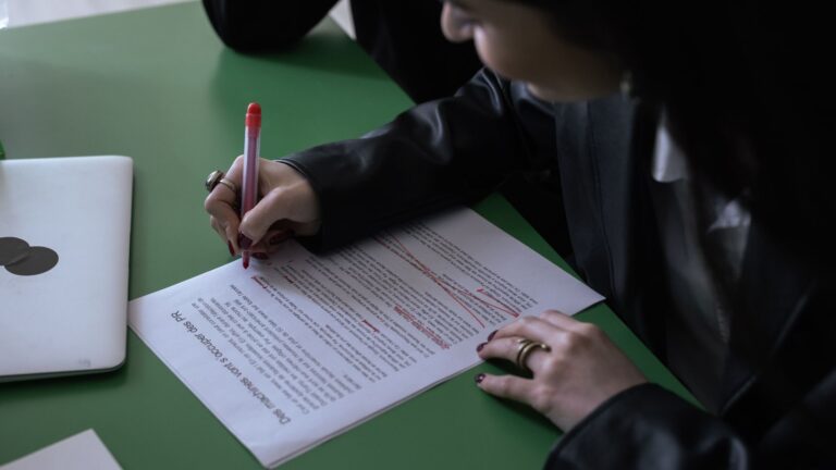 Füllwörter streichen: Welche Wörter Ihren Text schwächen